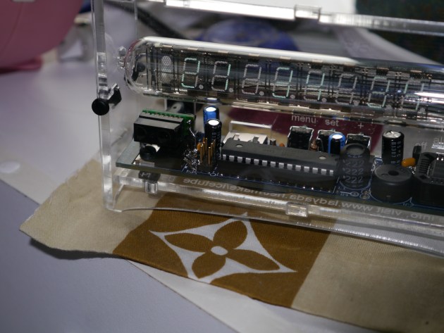 Ice Tube Clock in use.